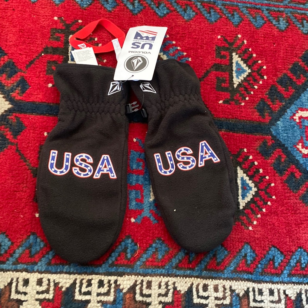 VOLCOM FLEECE USA MITTENS MITT NWT